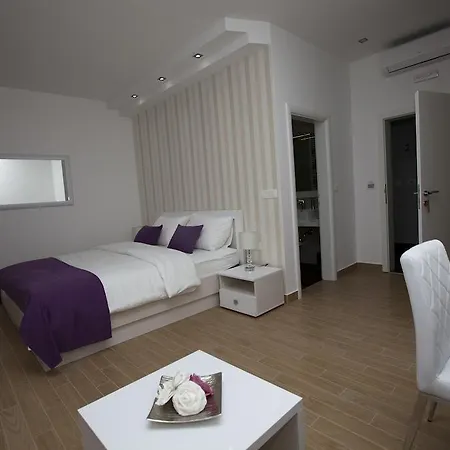 伊诺客房住宿加早餐旅馆 Kaštela