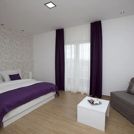 Couette-café Ino 4*